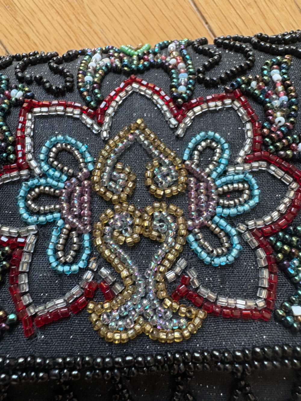 Vintage beaded crossbody clutch with metal chain and embellishments new - Picture 4 of 9